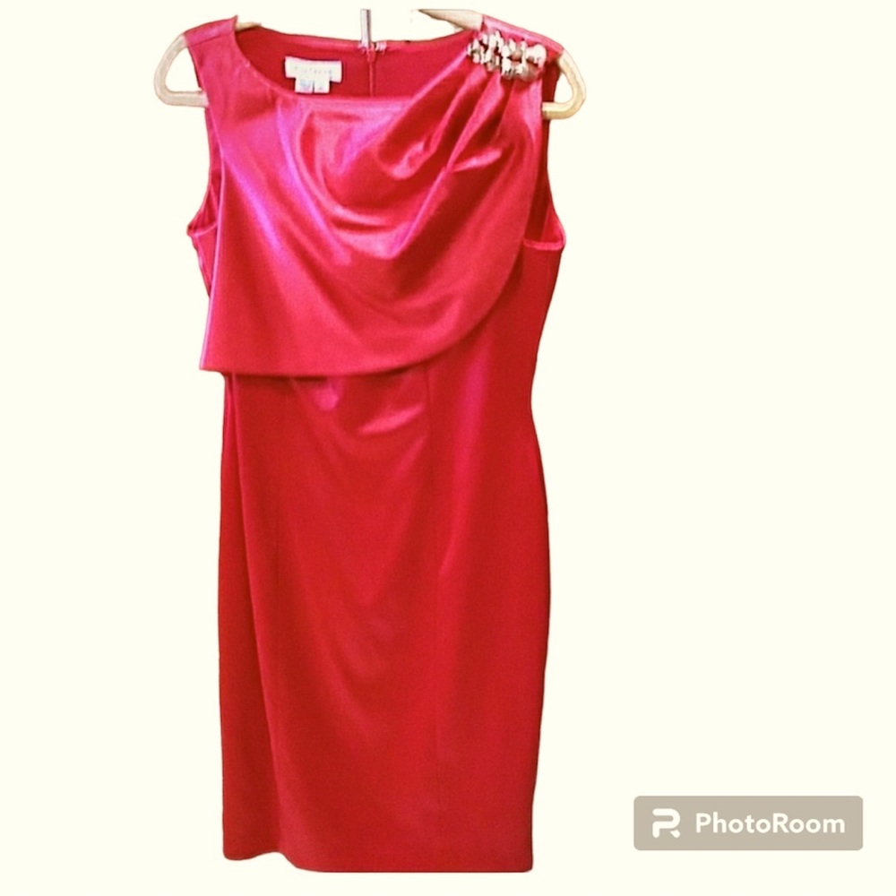 Kay Unger cocktail dress, beautiful  satin look, bodice drape in  front, size 4